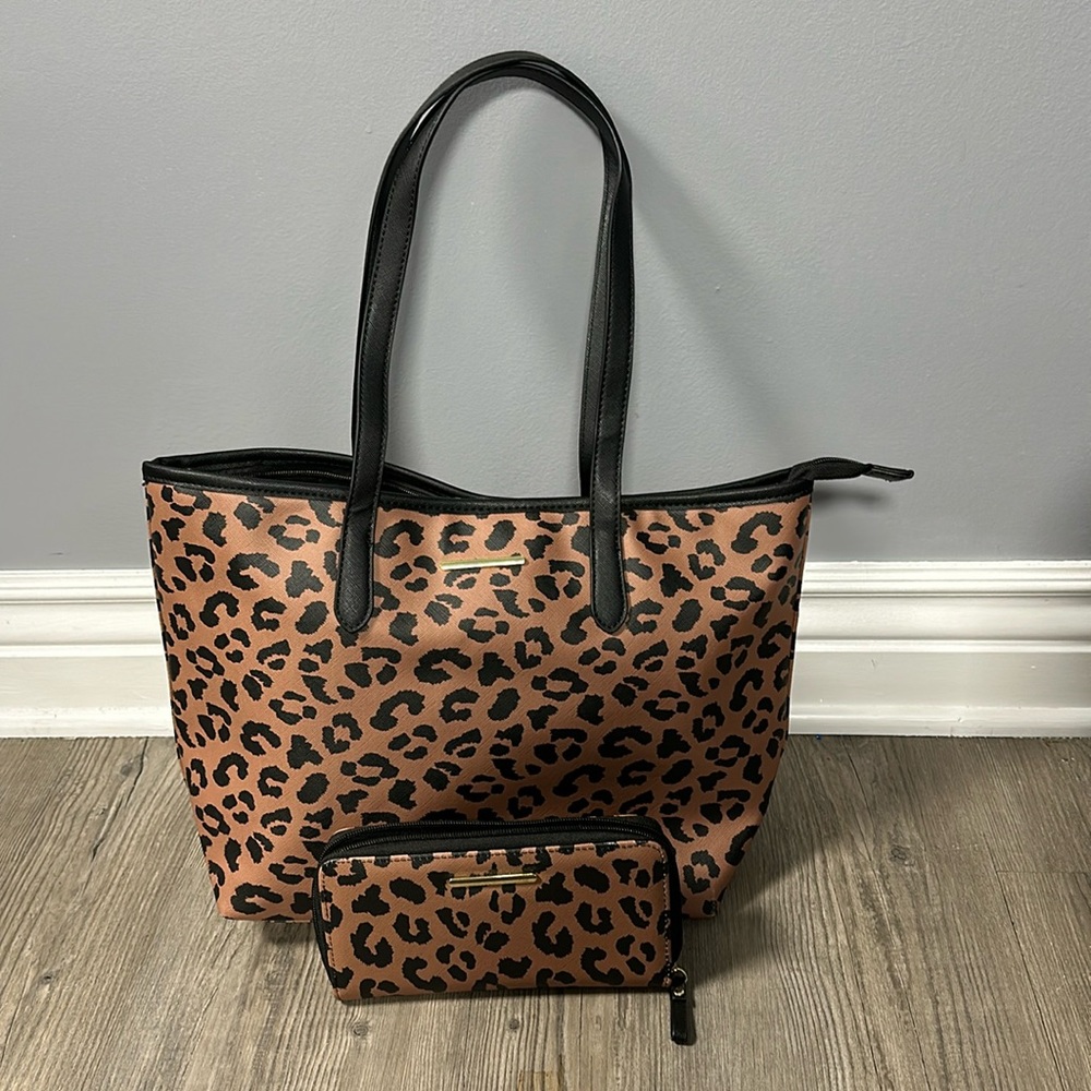 Cheetah print purse with wallet